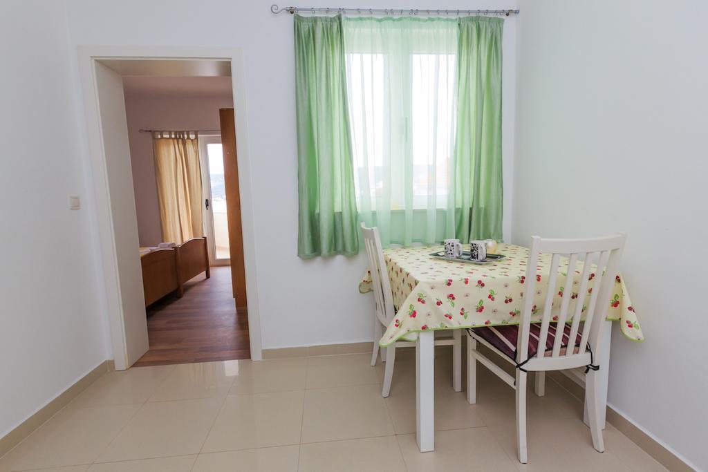 Apartments Rogulj Rogoznica  Ruang foto